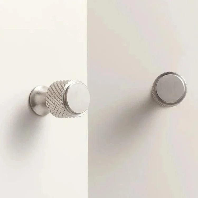 Elisse Diamond-cut Knurled Knobs-handles and knobs-Ridorn