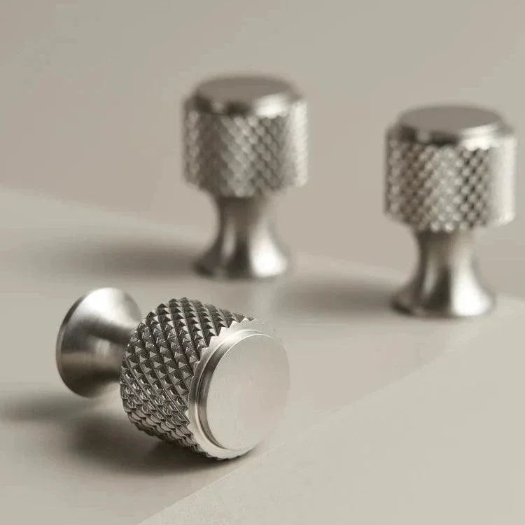 Elisse Diamond-cut Knurled Knobs-handles and knobs-Ridorn