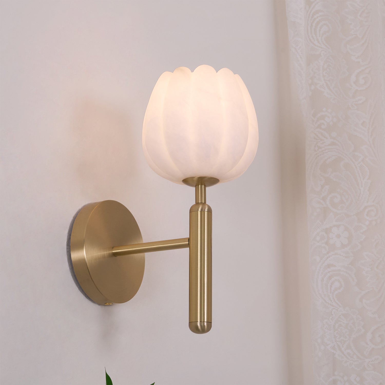 Wall Light Decorative | Brass and Alabaster Fixture | Ridorn
