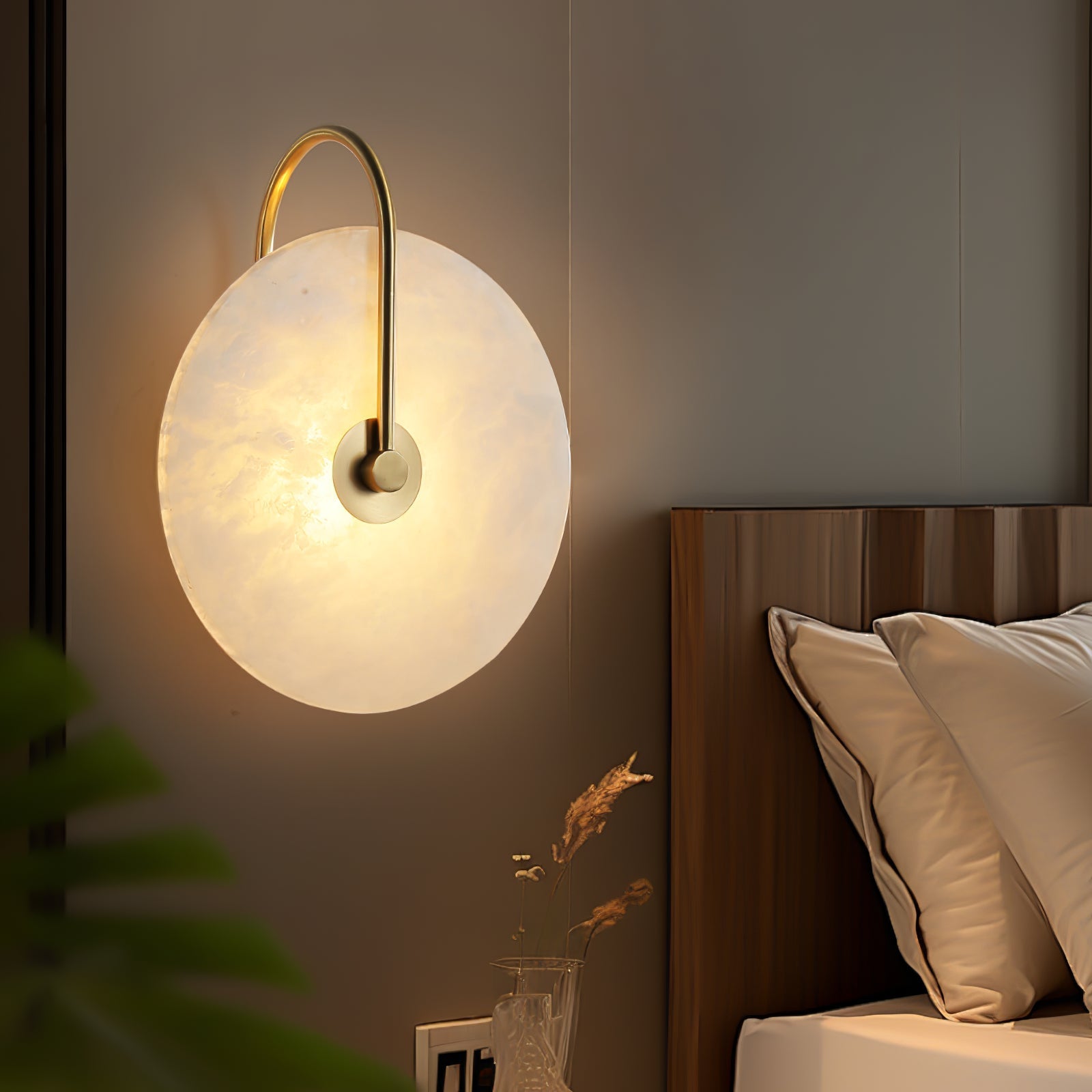Wall Light Round | LED Alabaster Fixture | Ridorn